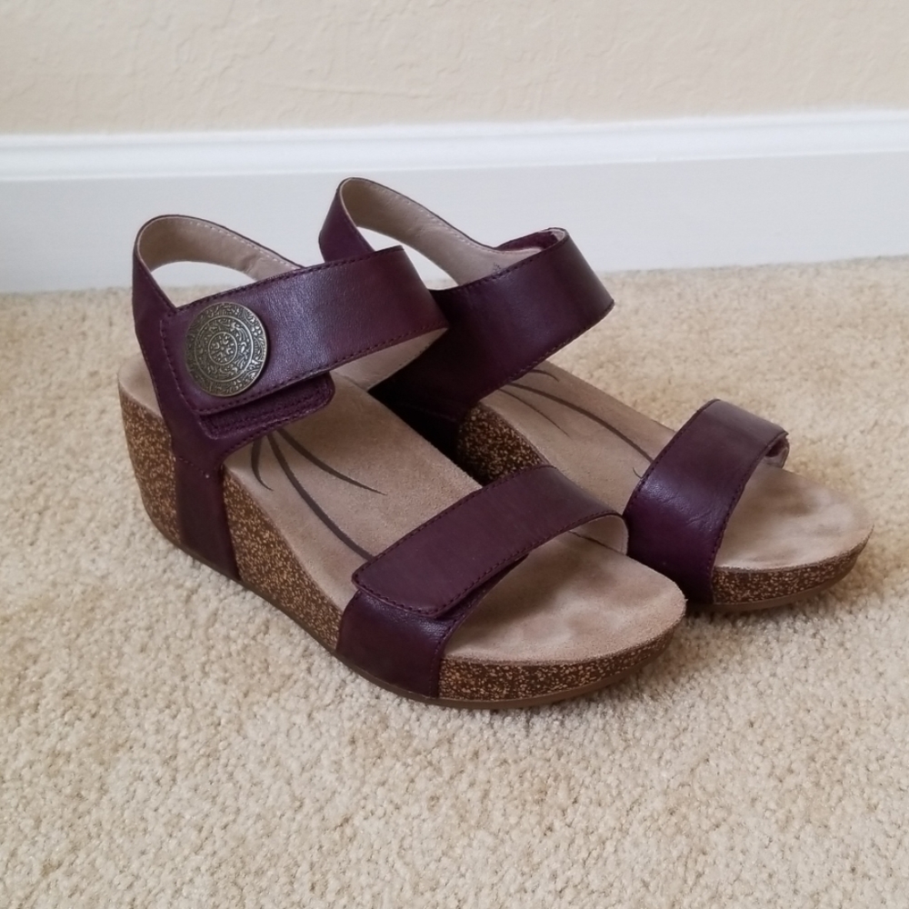 Abeo platform sandals